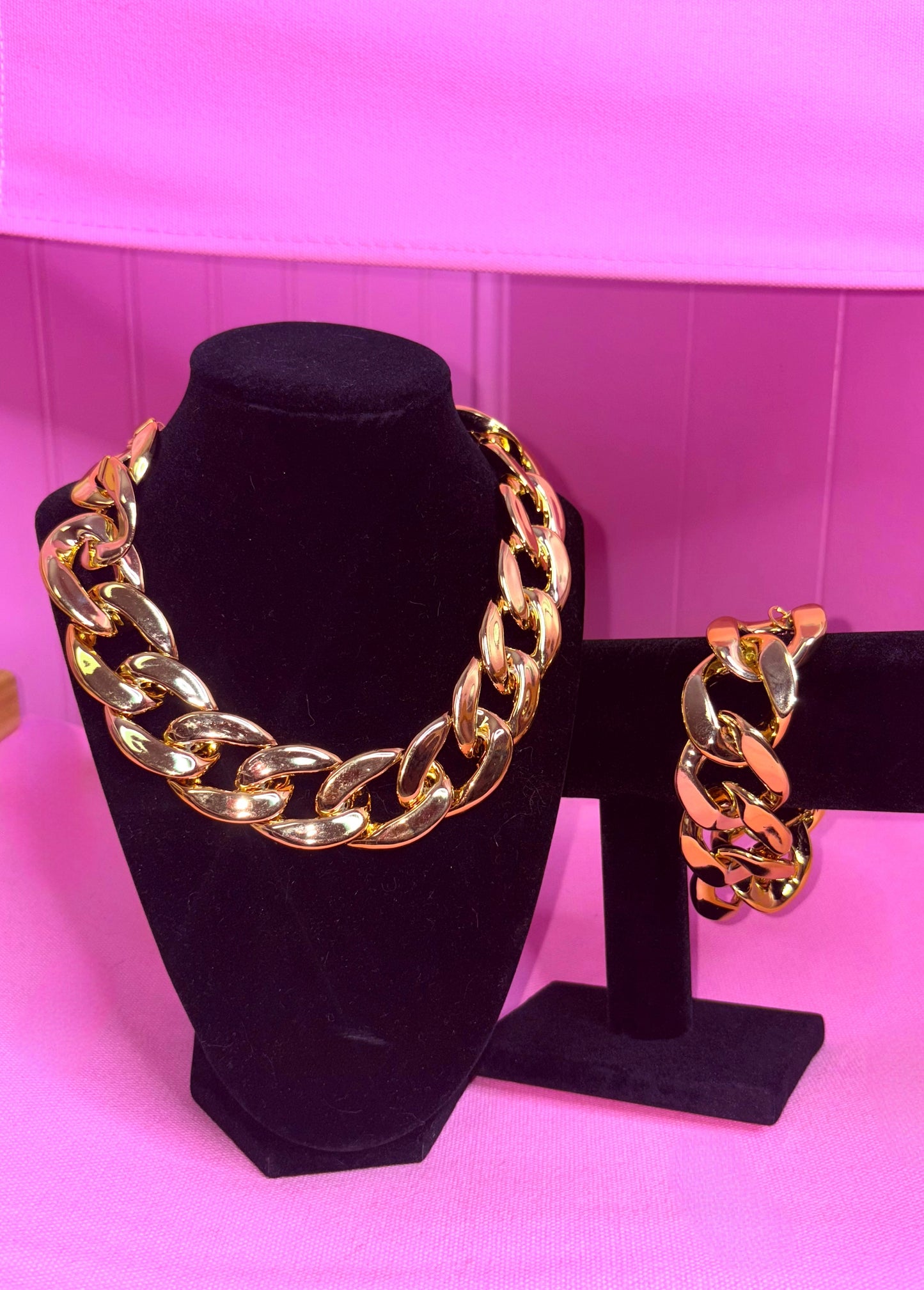 “Linked Up” Accessories